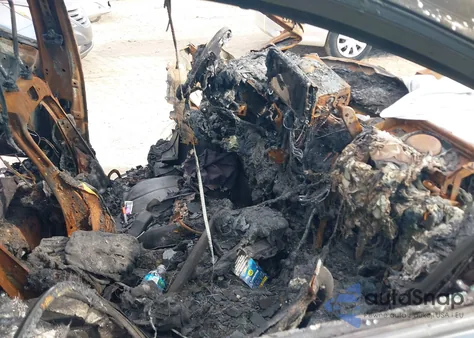 2021 Toyota Corolla Xle z USA, uszkodzony, nr VIN 5YFFPMAE1MP200887